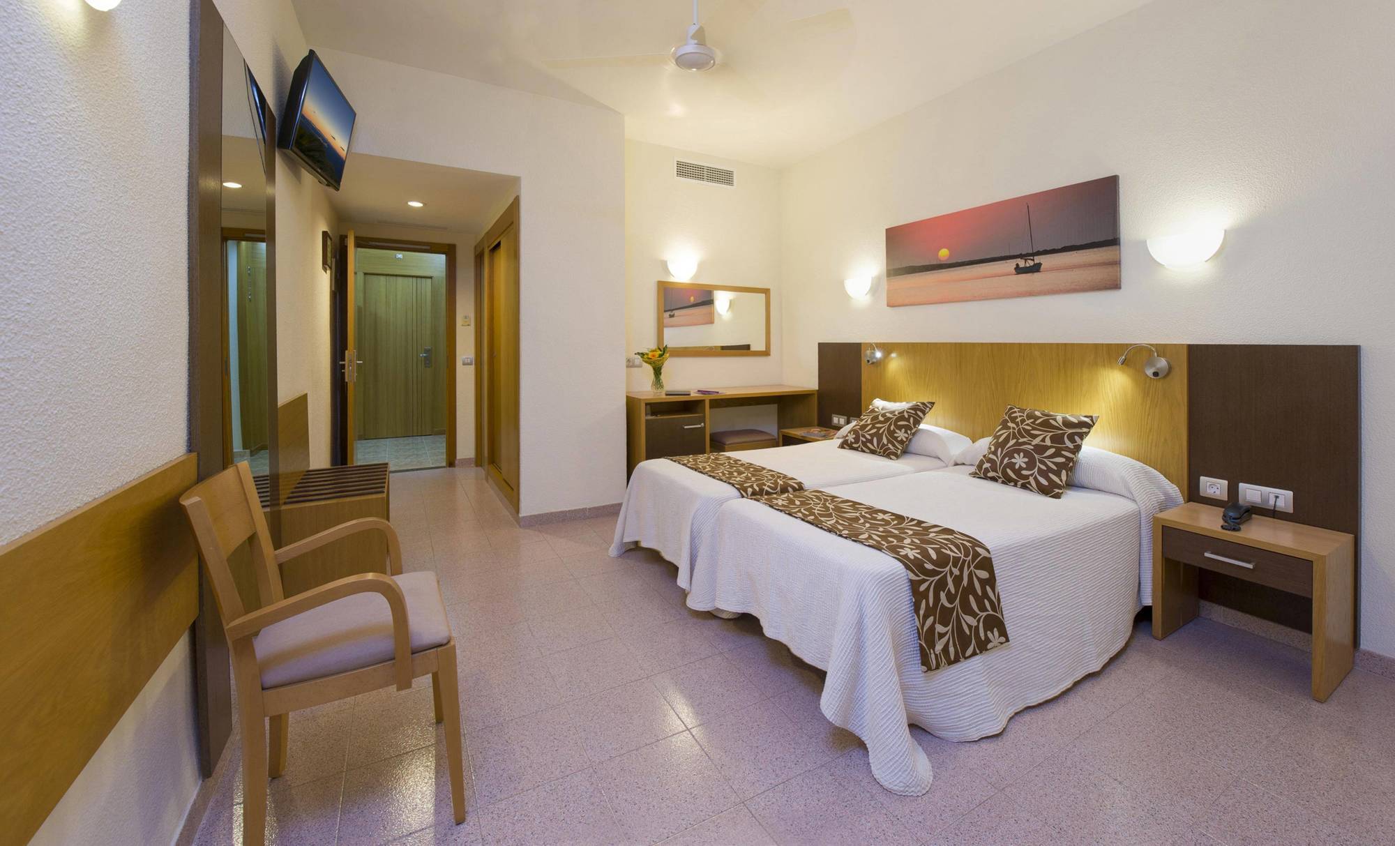 Hotel Gran Sol San Antonio  Exterior photo